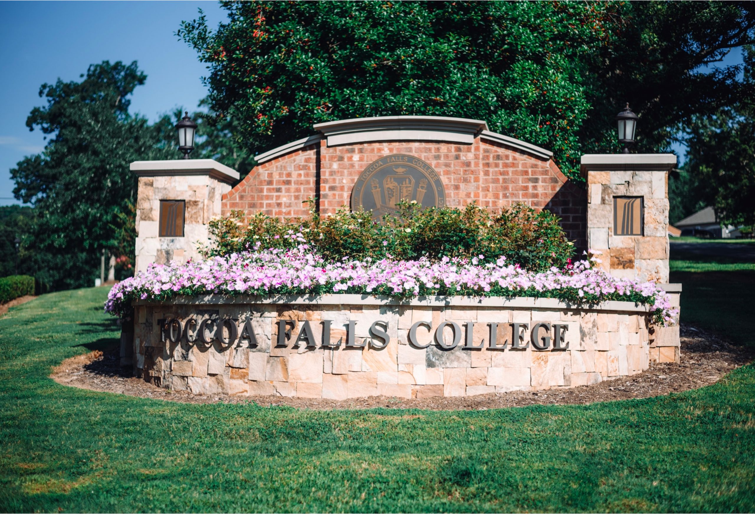 Entrance sign of Toccoa Falls College